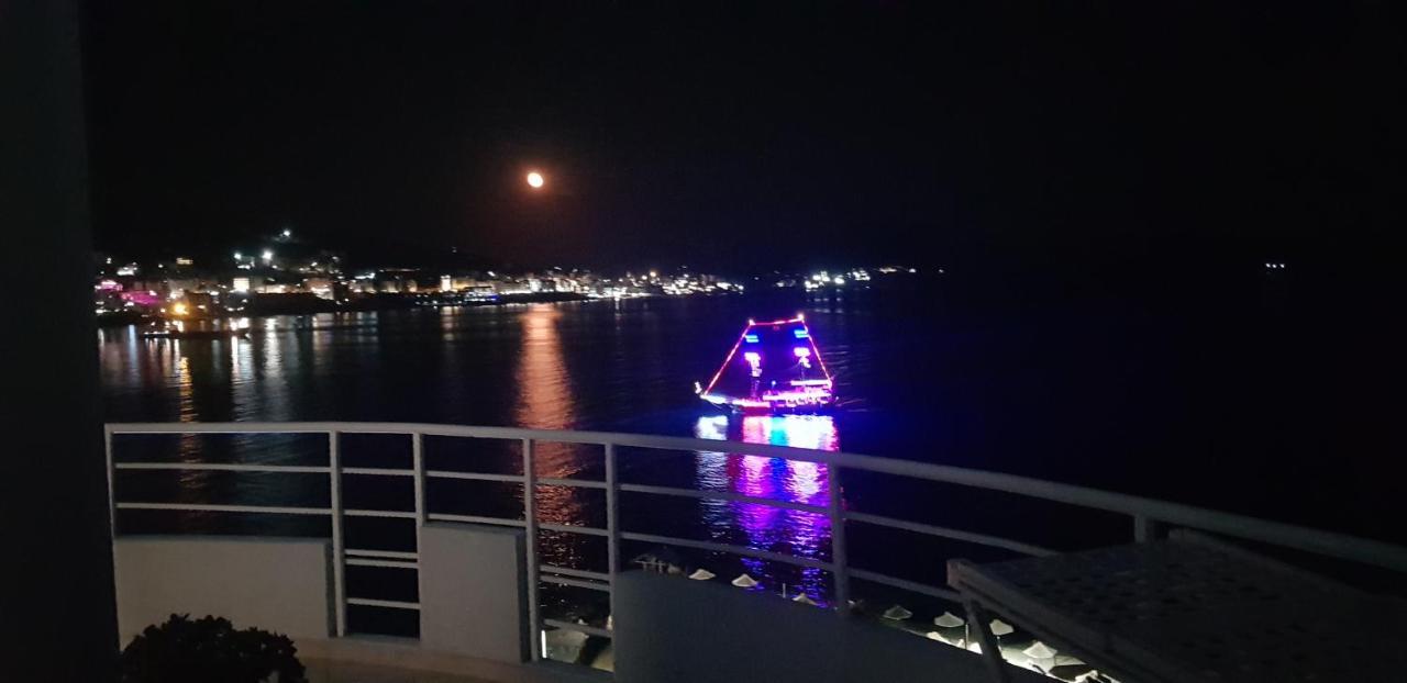 Limani Luxury Apartments Beachfront ซารานเดอ ภายนอก รูปภาพ